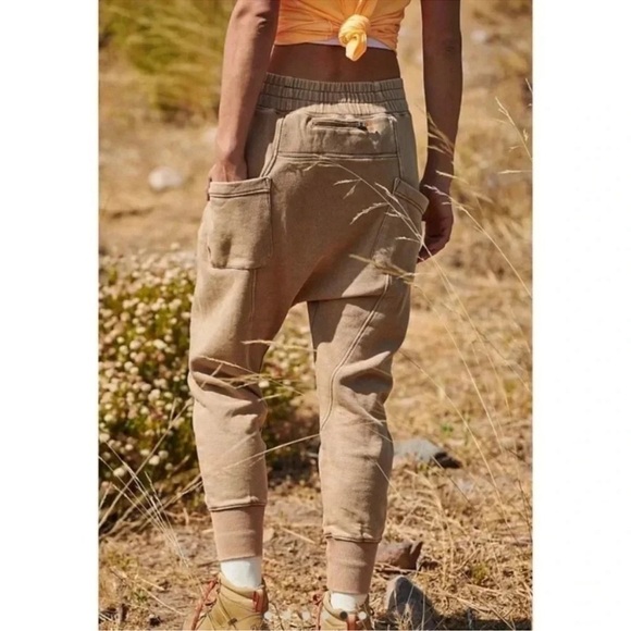 New Free People June Bug Joggers Sweatpants Harem Slouchy Tan FP Movement - Picture 9 of 9